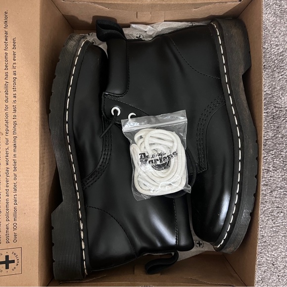 Dr Martens Smooth Boots Size 8 Men - Picture 1 of 4
